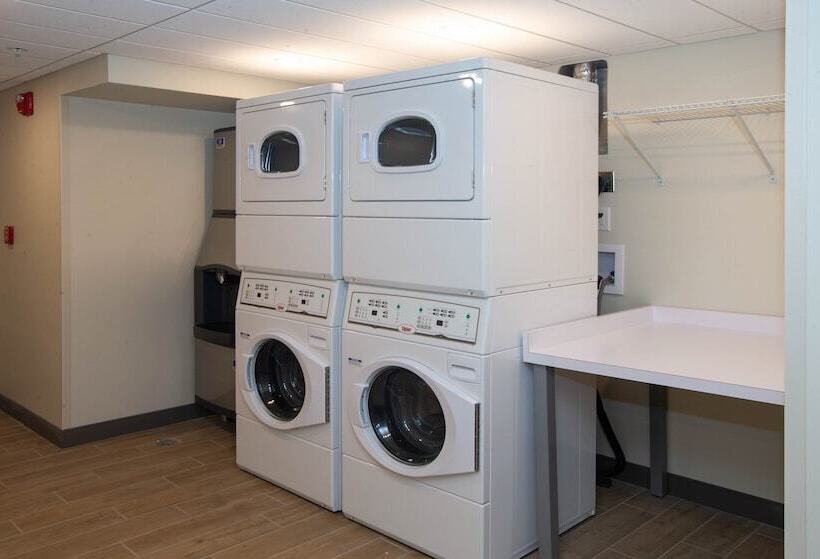 בית מלון כפרי Candlewood Suites   Cleveland South   Independence, An Ihg