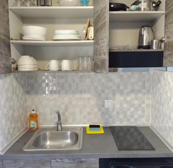 호텔 Celeste Deluxe Apartments