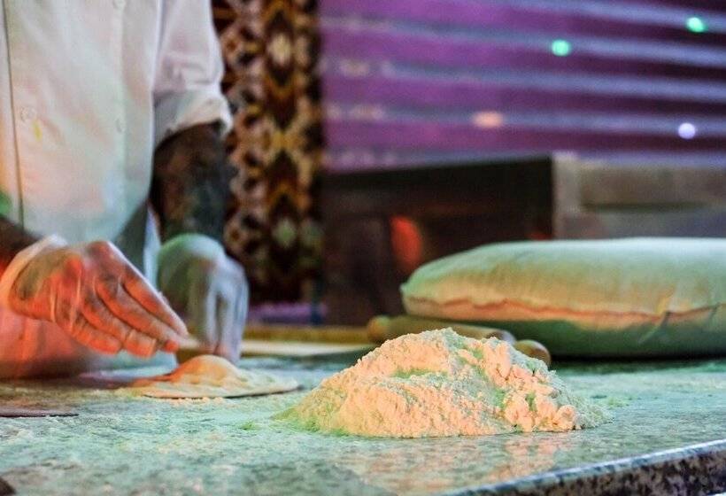 هتل Desert Moon Camp