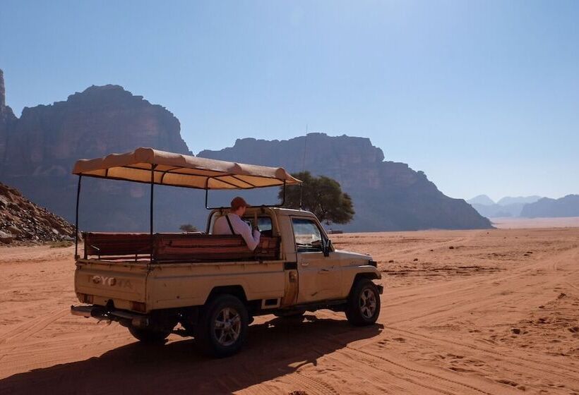 هتل Desert Moon Camp