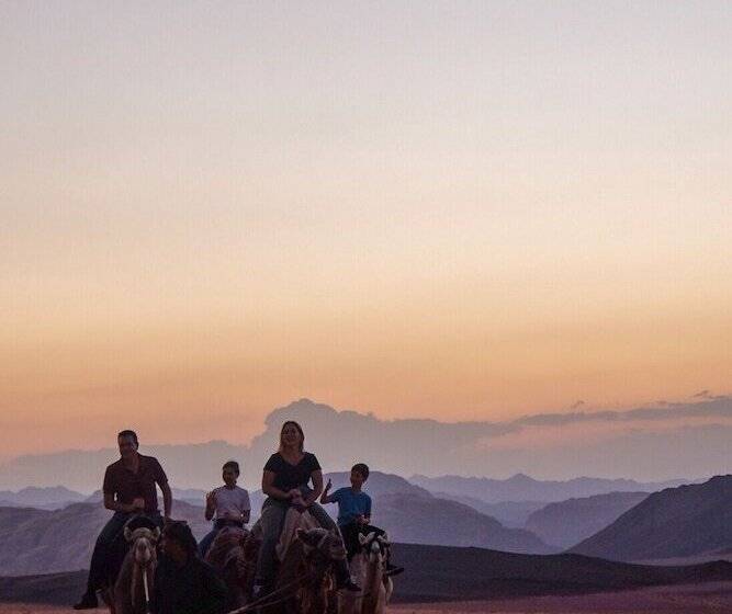 هتل Desert Moon Camp