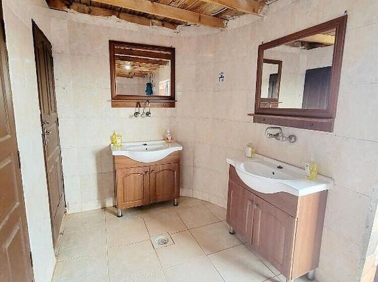 هتل Desert Moon Camp