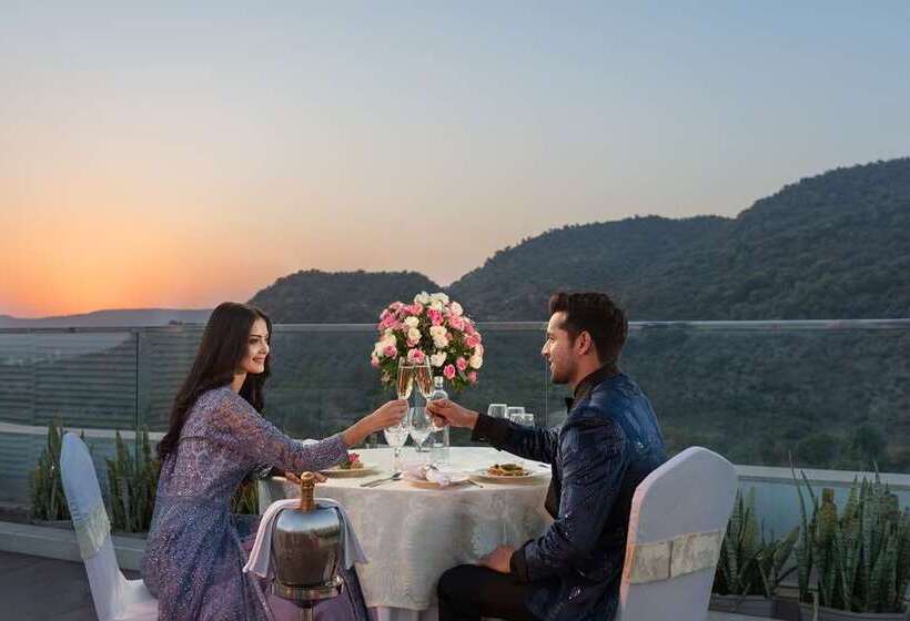 ホテル Doubletree By Hilton Jaipur Amer