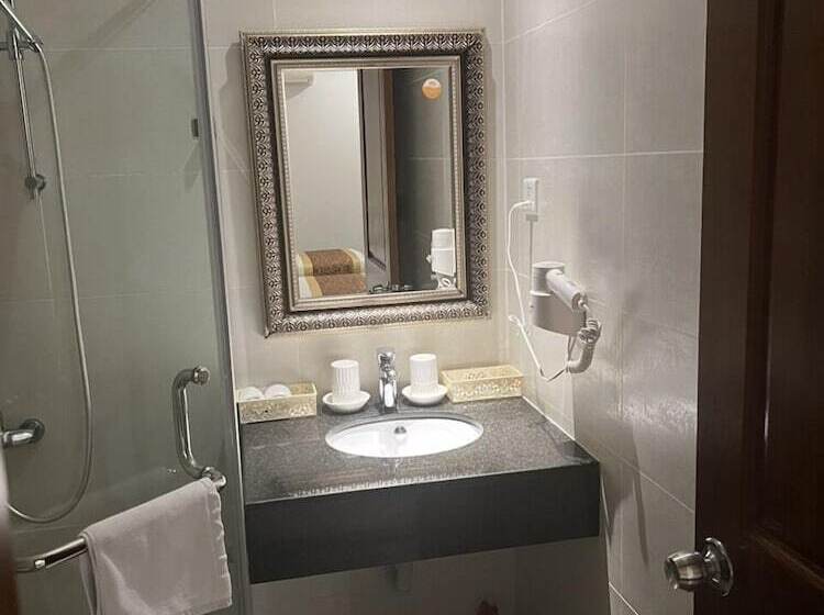 هتل Galaxy Airport