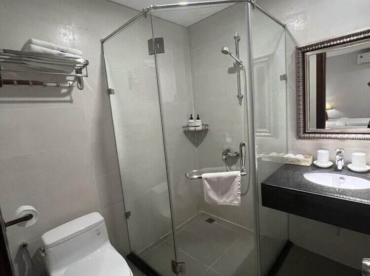 هتل Galaxy Airport