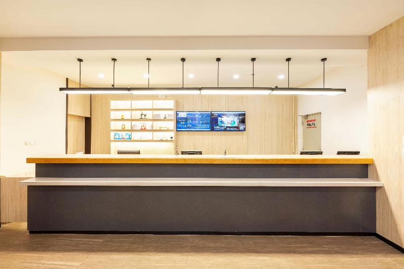 Отель Hanting Dalian Zhongshan Square Metro Station