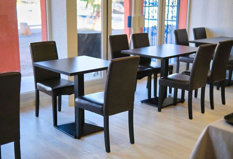 Отель Hôtel Des 2 Golfs