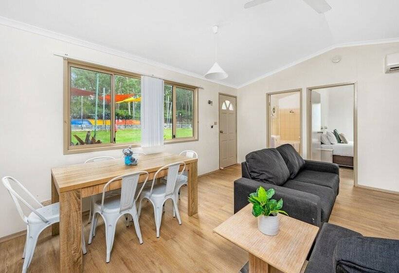 هتل Koala Shores Holiday Park