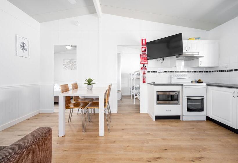 هتل Koala Shores Holiday Park