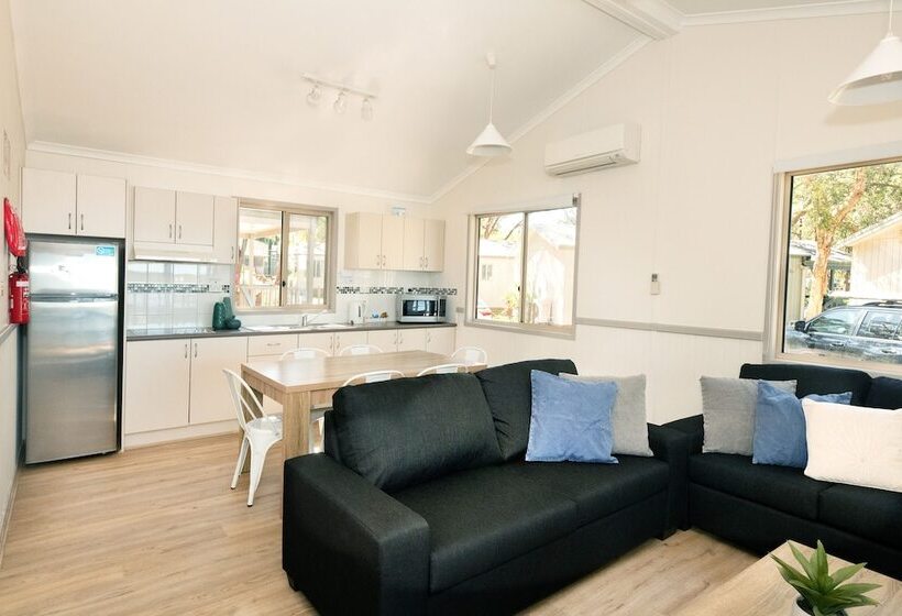 هتل Koala Shores Holiday Park