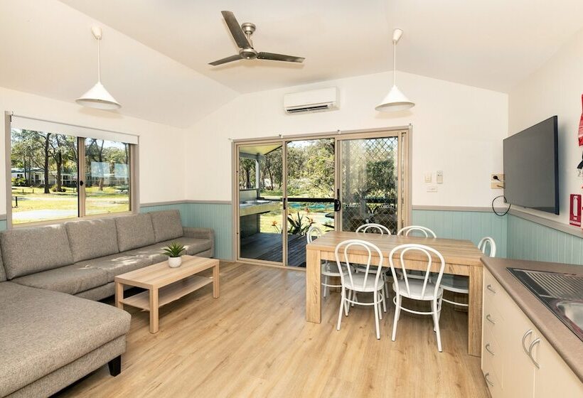 هتل Koala Shores Holiday Park