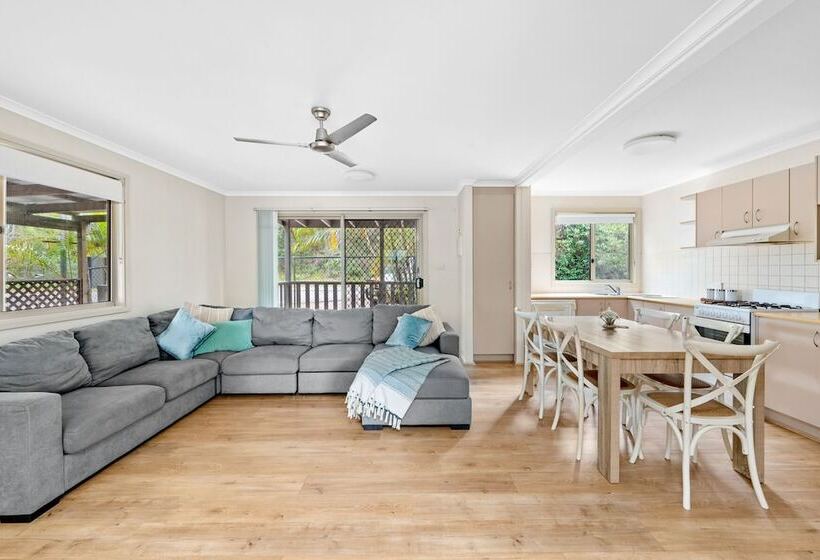 هتل Koala Shores Holiday Park