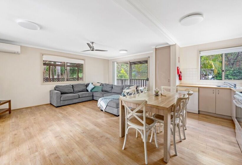 هتل Koala Shores Holiday Park