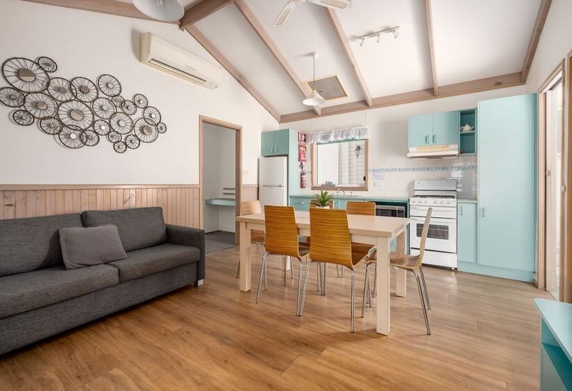 هتل Koala Shores Holiday Park