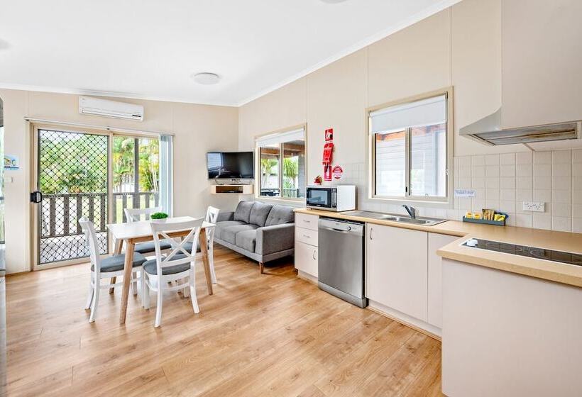 هتل Koala Shores Holiday Park