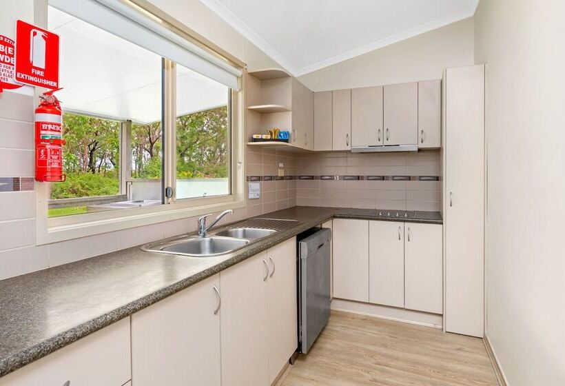 هتل Koala Shores Holiday Park