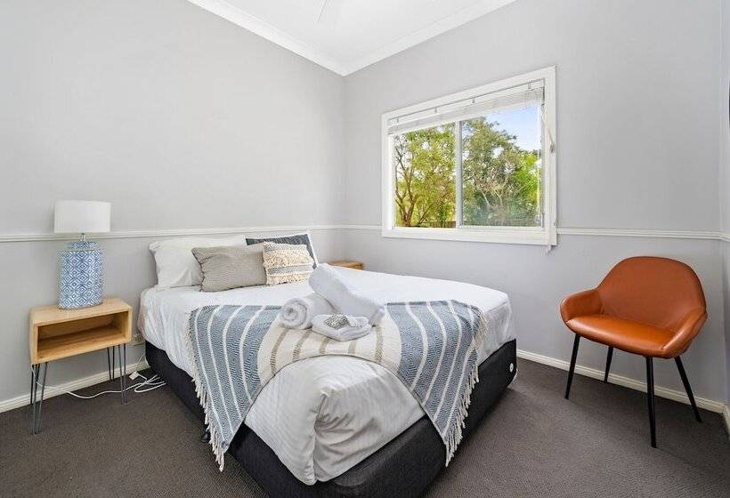 هتل Koala Shores Holiday Park