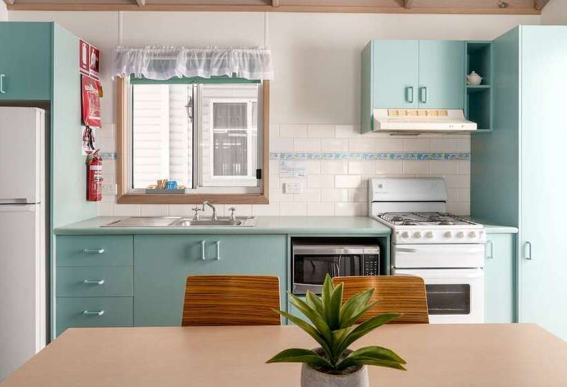 هتل Koala Shores Holiday Park