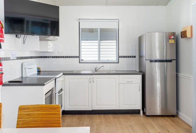 هتل Koala Shores Holiday Park