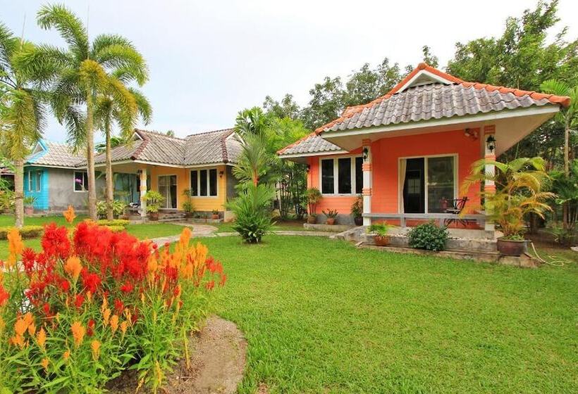 호텔 Maikhao Home Garden Bungalow