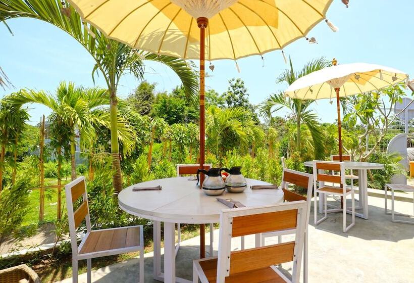 Отель Mondo Surf Village