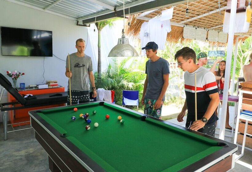 Отель Mondo Surf Village