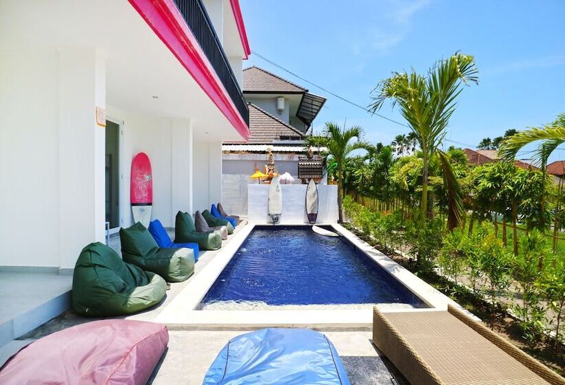هتل Mondo Surf Village