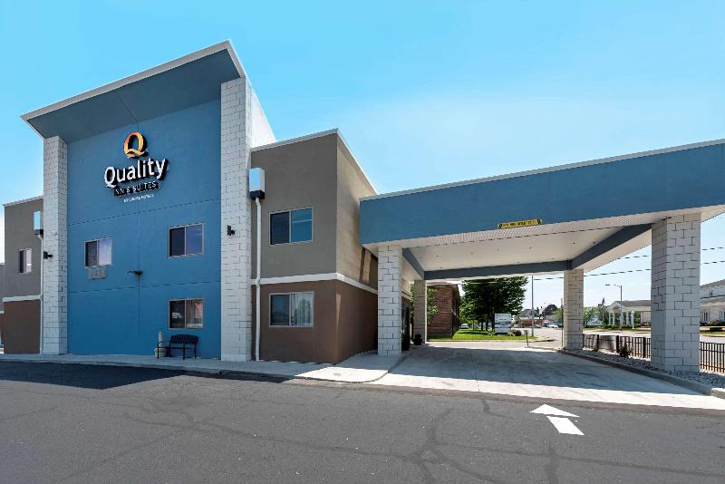 בית מלון כפרי Quality Inn & Suites Evansville Downtown