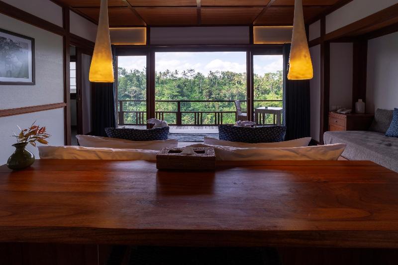 Отель Suarapura Resort & Spa