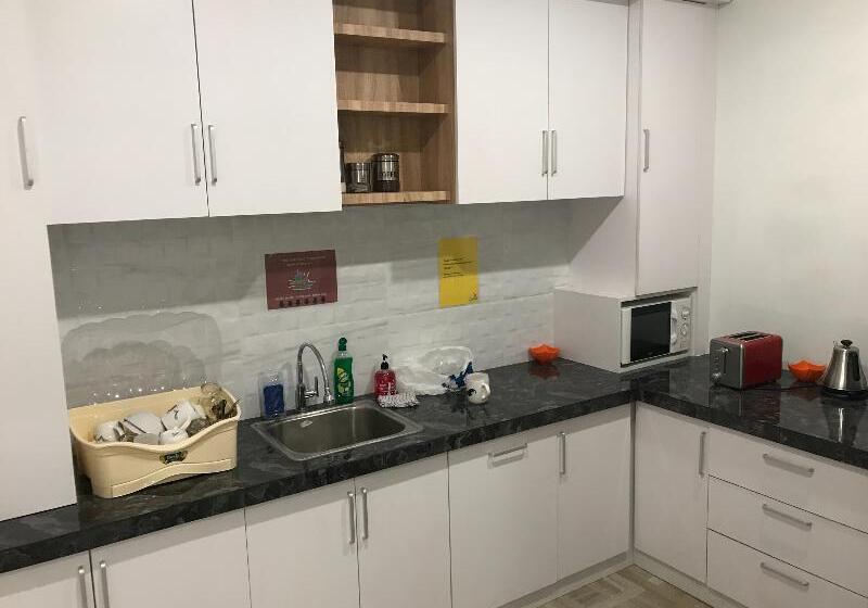 בית מלון כפרי The Colour Hostel