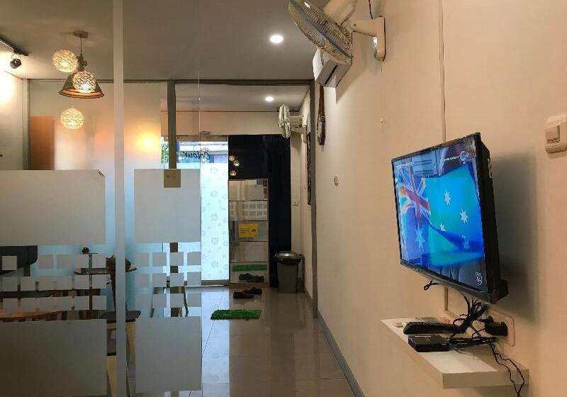 בית מלון כפרי The Colour Hostel