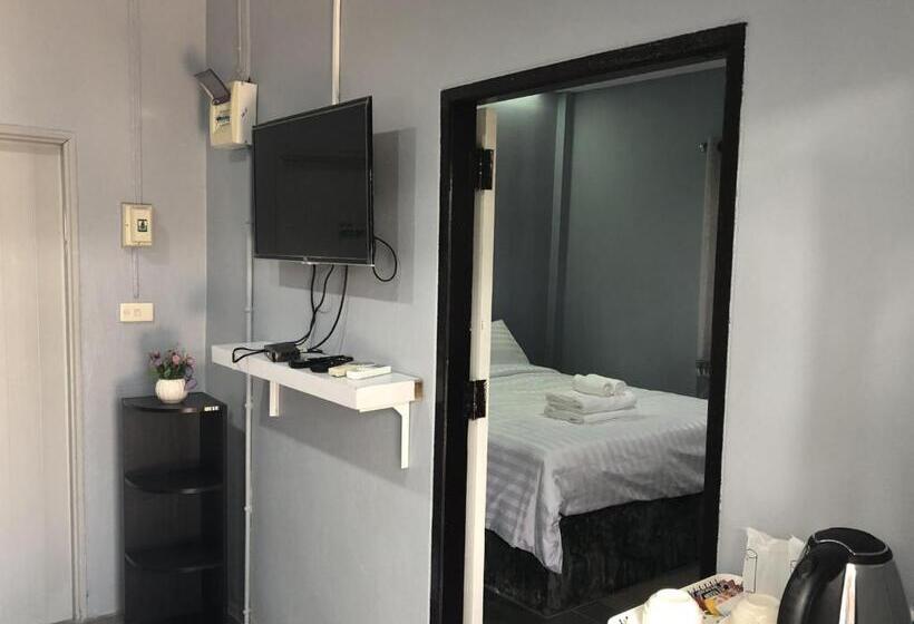 Отель The Money Inn