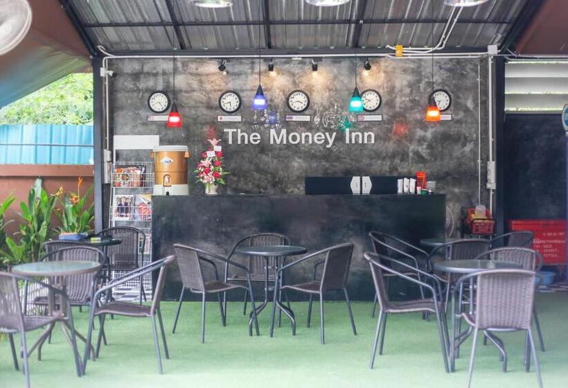 Отель The Money Inn