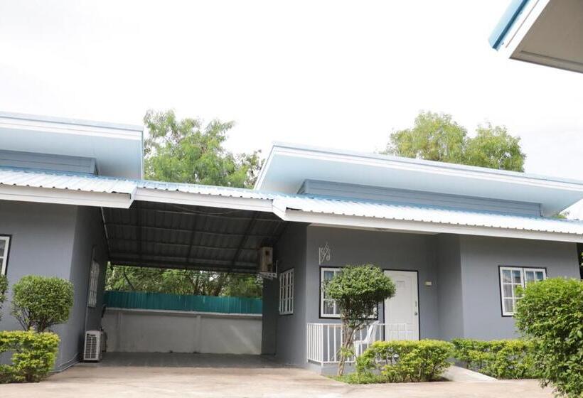 Отель The Money Inn