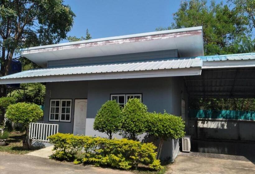 Отель The Money Inn