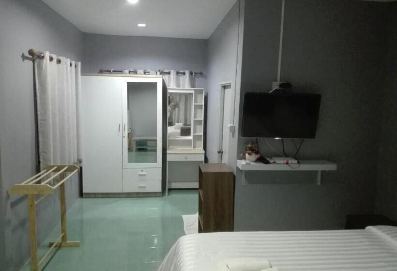 Отель The Money Inn