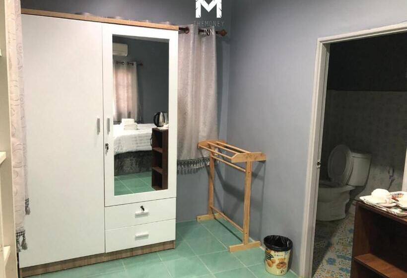 Отель The Money Inn