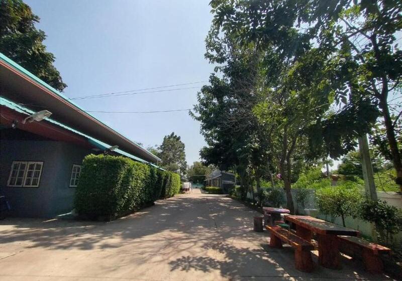 Отель The Money Inn