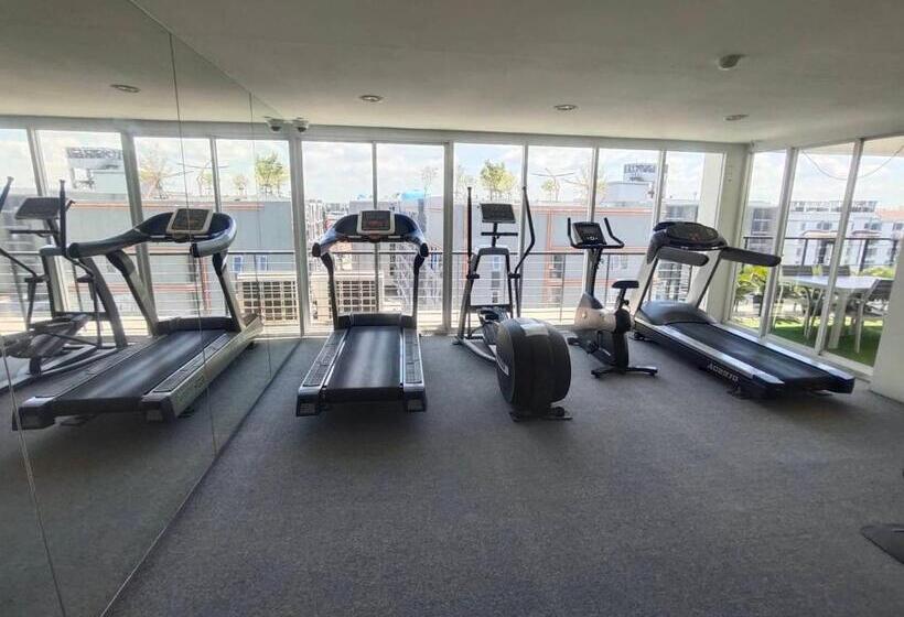 호텔 The September Salaya