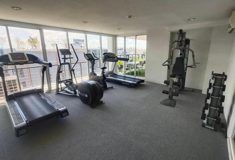 호텔 The September Salaya