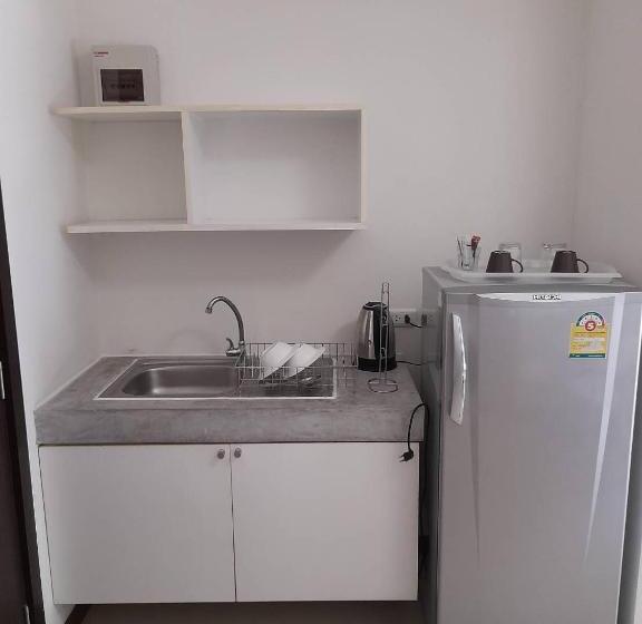 호텔 The September Salaya