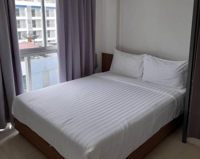 호텔 The September Salaya