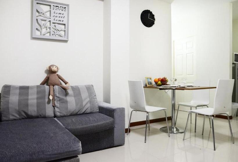 호텔 The September Salaya