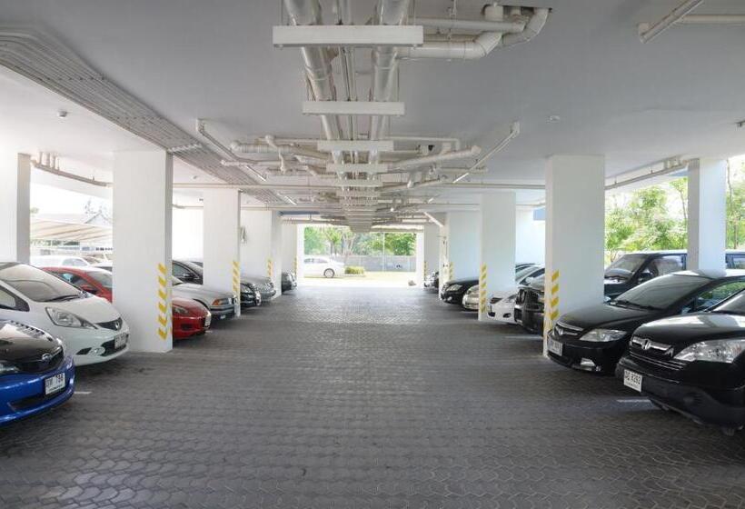 호텔 The September Salaya