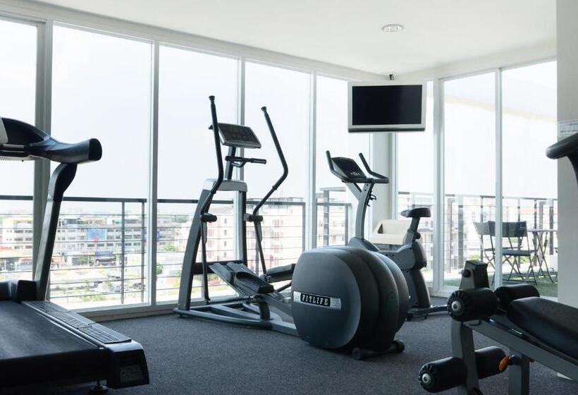 호텔 The September Salaya