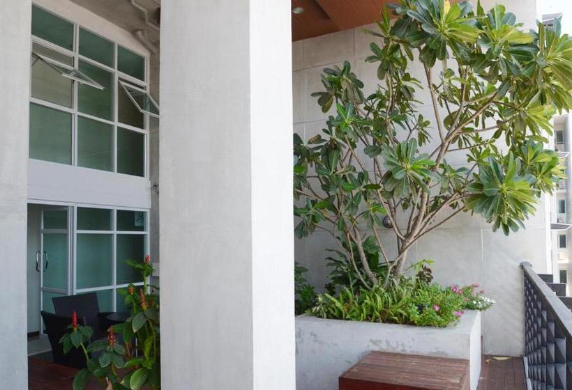 호텔 The September Salaya