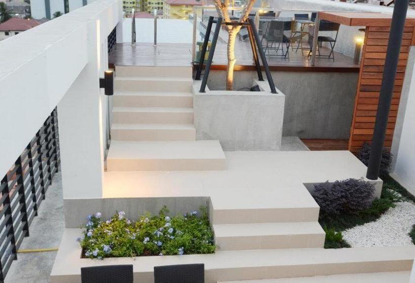 호텔 The September Salaya