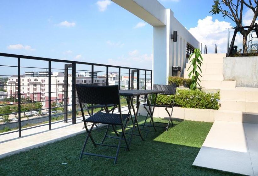 호텔 The September Salaya