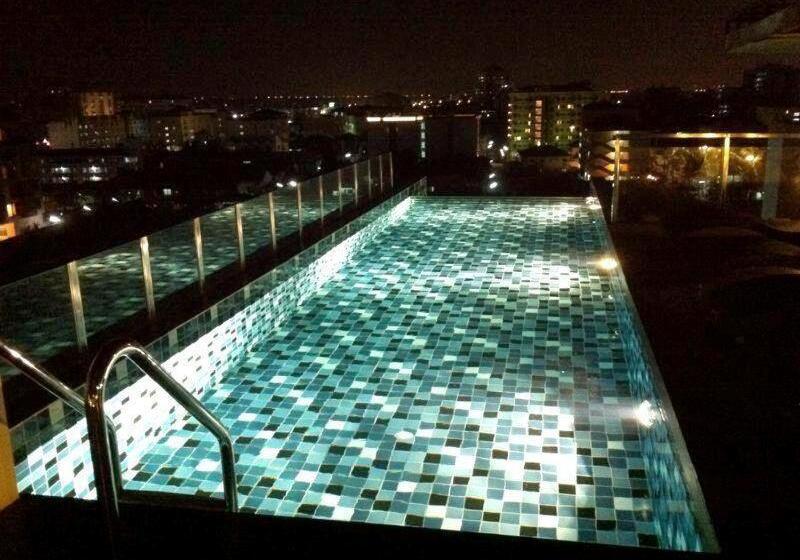 호텔 The September Salaya