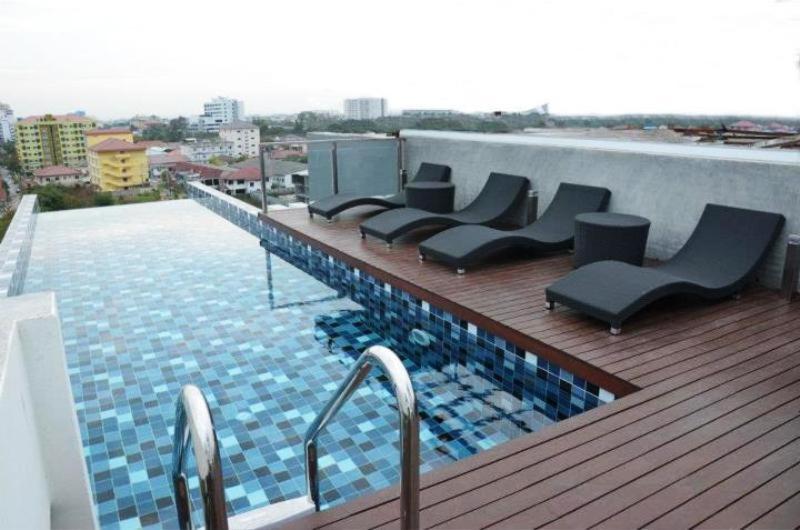 호텔 The September Salaya